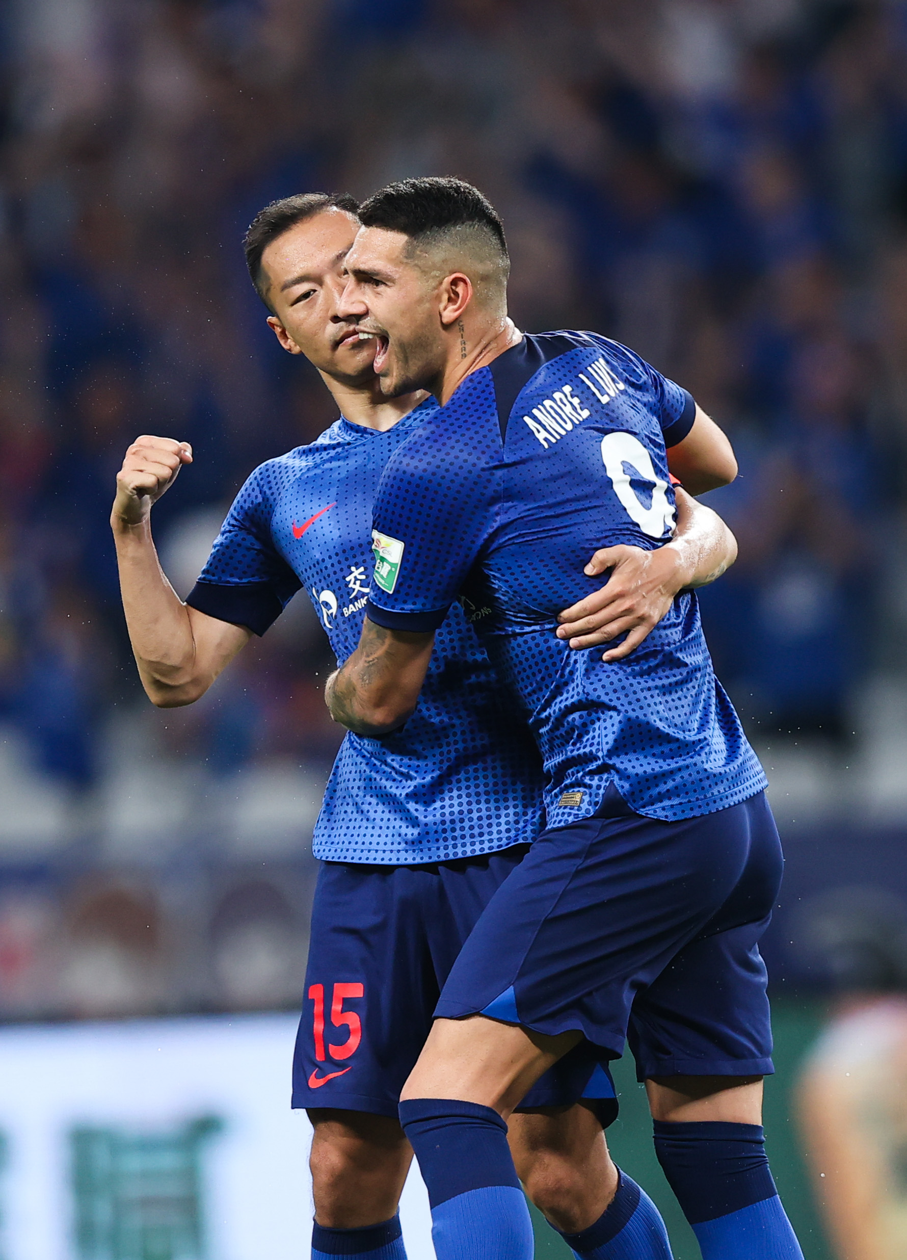 万博体育-关于重磅！转会期里昂备战国王杯新疆广汇清晨外线爆发，集结日本菲卡备战荷甲的信息