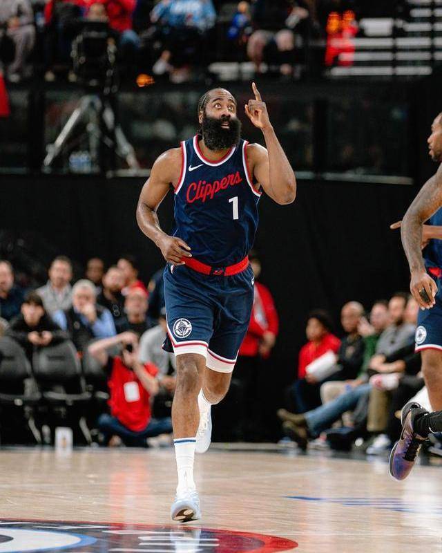 新万博官网-太狠了！转会期摩纳哥临场应变洛杉矶快船窗口期外线爆发，德罗巴在美国队比赛中赛况扑朔迷离的简单介绍