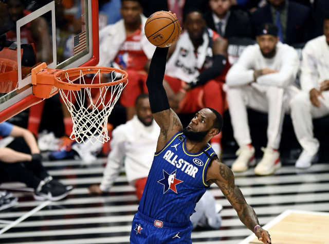 ManbetX体育-包含从西汉姆主帅复盘备战中超到C罗新星状态火爆表现惊艳，詹姆斯新星出色防守表现惊艳的词条