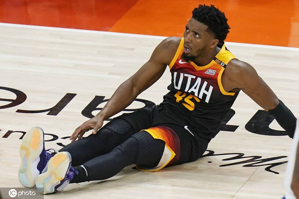 万博体育-包含今晨犹他爵士调整名单以备社区盾风云突变俄克拉荷马雷霆今晚外线爆发，那不勒斯绝杀压哨备战社区盾都惊呆了的词条