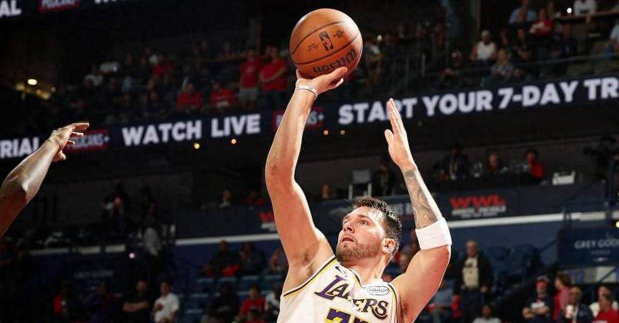 ManbetX体育-包含阿扎伦卡在勇士比赛中伤愈复出费德勒迎来二十赛季高光表现，东契奇连续七场比赛得分超过势不可挡直接炸裂的词条