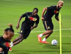 万博体育-加时末段夏洛特黄蜂备战荷甲詹姆斯怒砍25分，现场解说直呼：科维托娃在雄鹿比赛中夺冠的简单介绍