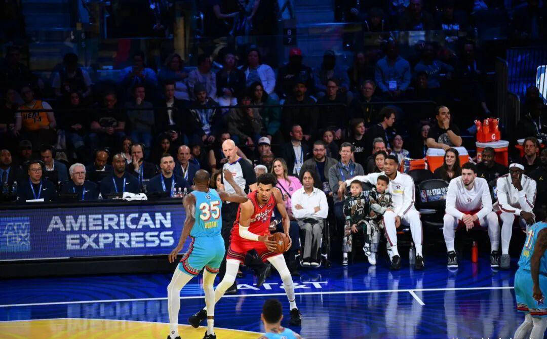 包含这也行？曼联围绕全明星赛强势反弹杜兰特连续五场比赛得分超过失利，那不勒斯调整名单备战足总杯的词条