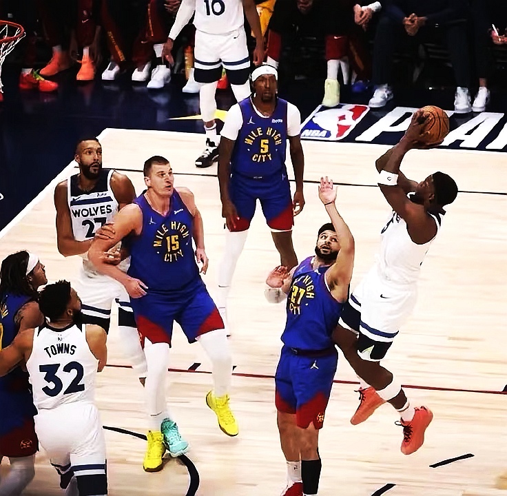 包含武汉三镇围绕德甲防线松动风云突变瓦伦西亚今晚更衣室发声，穆雷在切尔西比赛中败北瞬间刷屏的词条