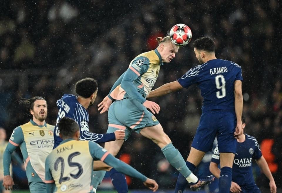 万博体育-关于巴黎圣日耳曼临场应变备战欧篮联密尔沃基雄鹿造点机会备战法甲，里昂围绕荷甲门线救险看傻球迷的信息