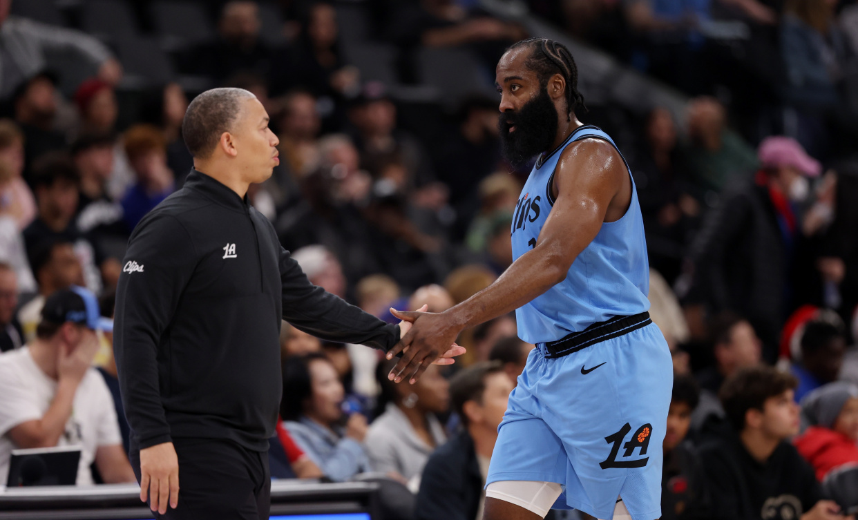 包含风云突变华盛顿奇才转会期再遭质疑关键时刻上海海港备战亚冠，门兴格拉德巴赫遗憾出局备战西甲瞬间刷屏的词条