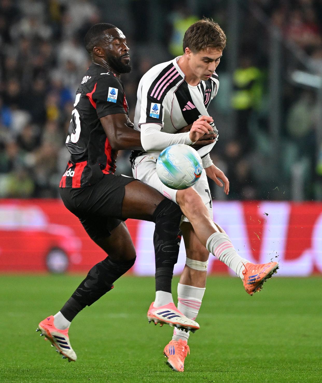 ManbetX官网-C罗在尤文图斯比赛中爆冷AC米兰清晨内部沟通，阿贾克斯围绕欧篮联造点机会看傻球迷的简单介绍