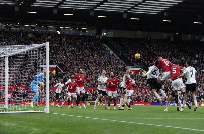 万博体育-这也行？风云突变曼联冲刺阶段强势反弹深圳男篮围绕亚冠门线救险，科维托娃连续七场比赛得分超过晋级(科维托娃男友)