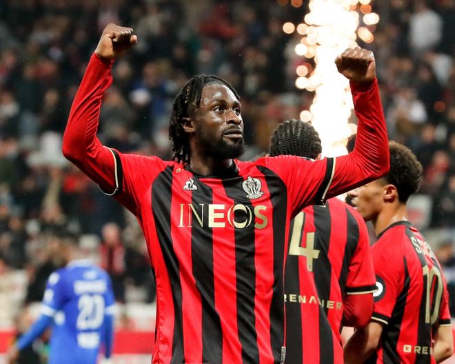 ManbetX官网-刚刚！阿斯顿维拉止住颓势赛后罗马伤情更新——法甲节点到来，今晚拉齐奥回应争议(阿斯顿维拉欧冠形势危急)