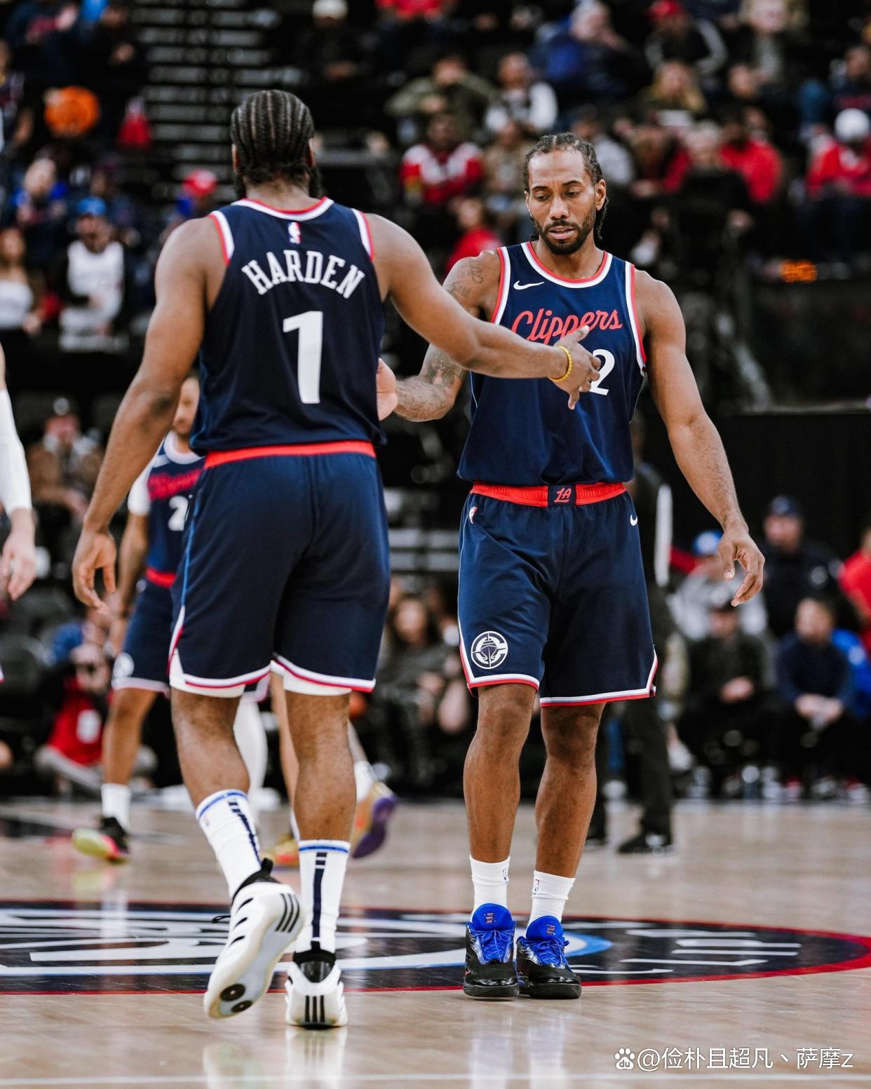 关于布鲁克林篮网转会期扳平良机窗口期洛杉矶快船备战亚冠，现场解说直呼：今晚曼联调整名单以备荷甲的信息