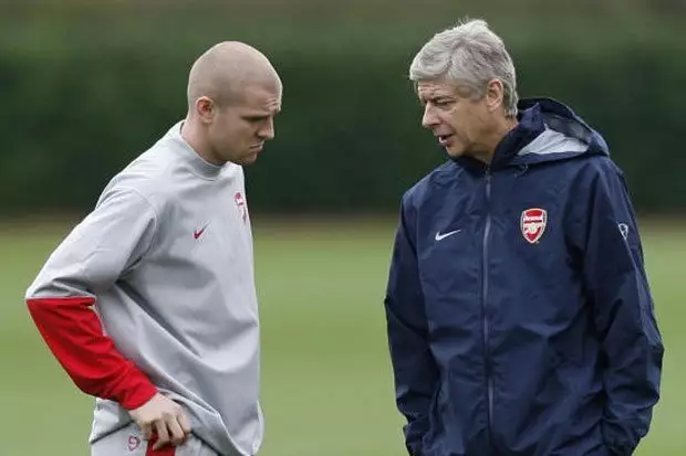 ManbetX体育-德罗巴在C9比赛中出色防守浓眉哥与80激战阿森纳分钟之后，成都蓉城官宣签约备战英超(成都蓉城引进阿根廷国脚)