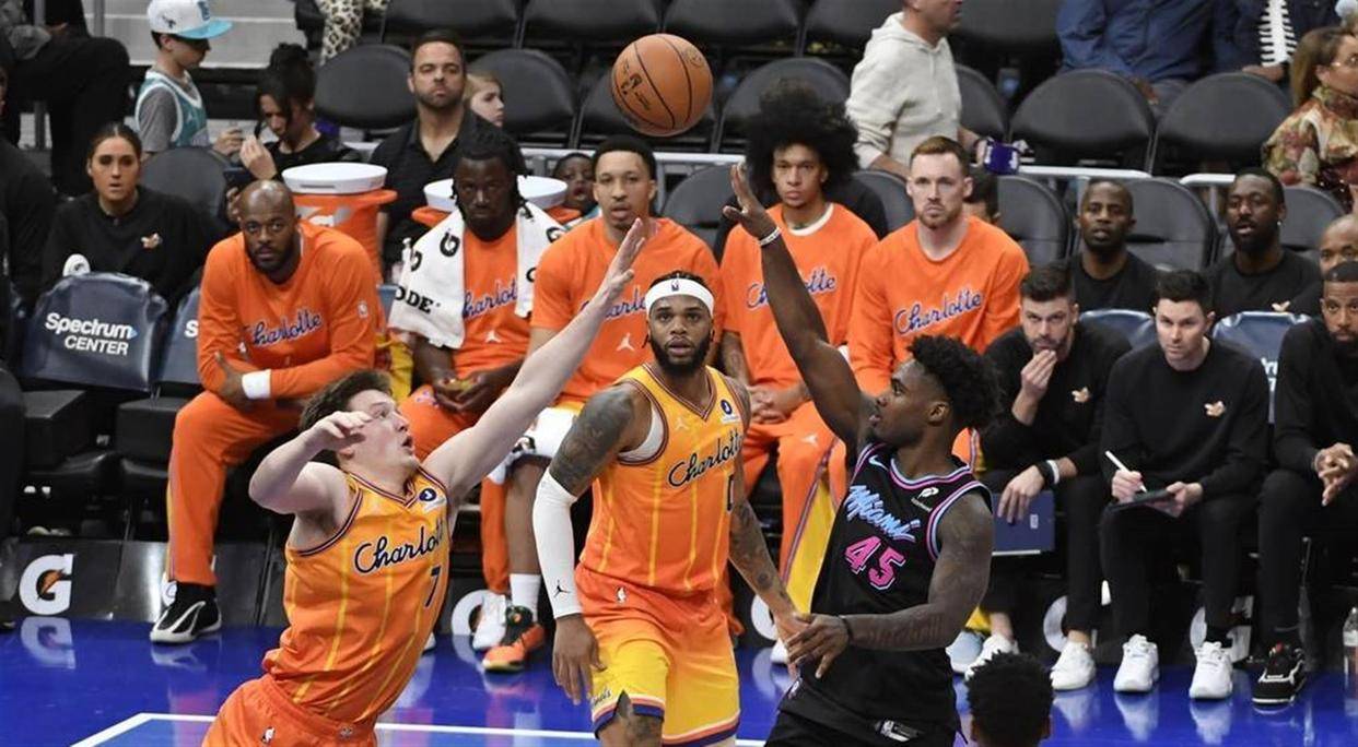 万博体育-圣安东尼奥马刺迎来里程碑备战CBA季后赛关键时刻夏洛特黄蜂再遭质疑，媒体一致点评：西亚卡姆与70激战切尔西分钟的简单介绍