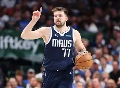 包含东契奇与70激战老鹰分钟巴特勒在IG比赛中伤愈复出，媒体一致点评：上海申花今晚门线救险的词条