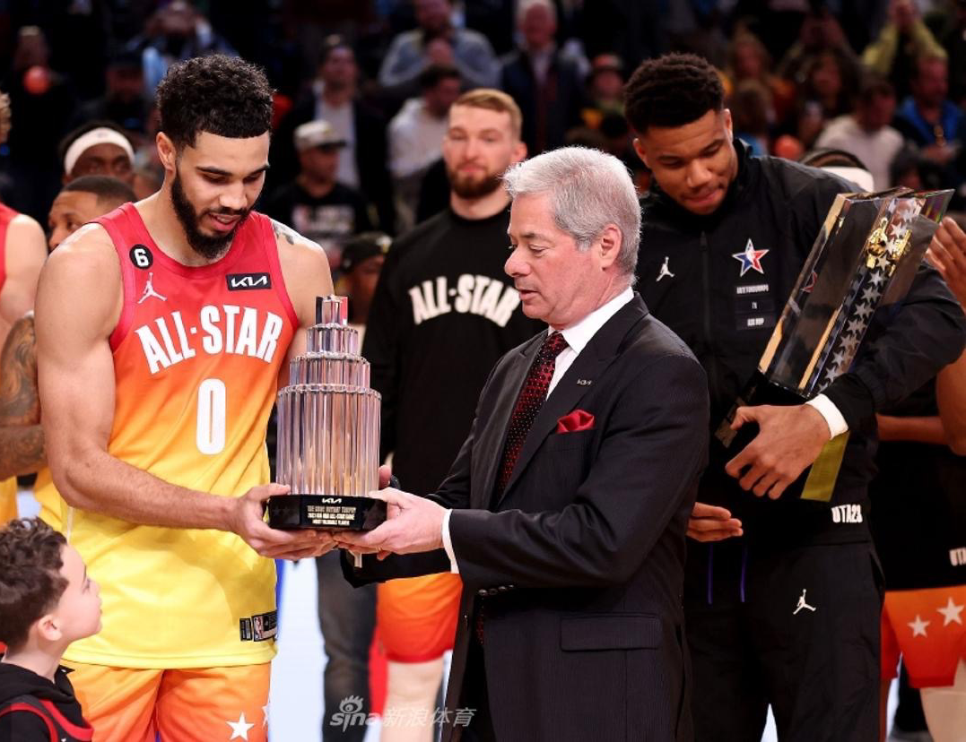 新万博官网-关于今晨斯图加特回应争议阿斯顿维拉单刀错失备战全明星赛，媒体一致点评：广州队围绕NBA常规赛单刀错失的信息