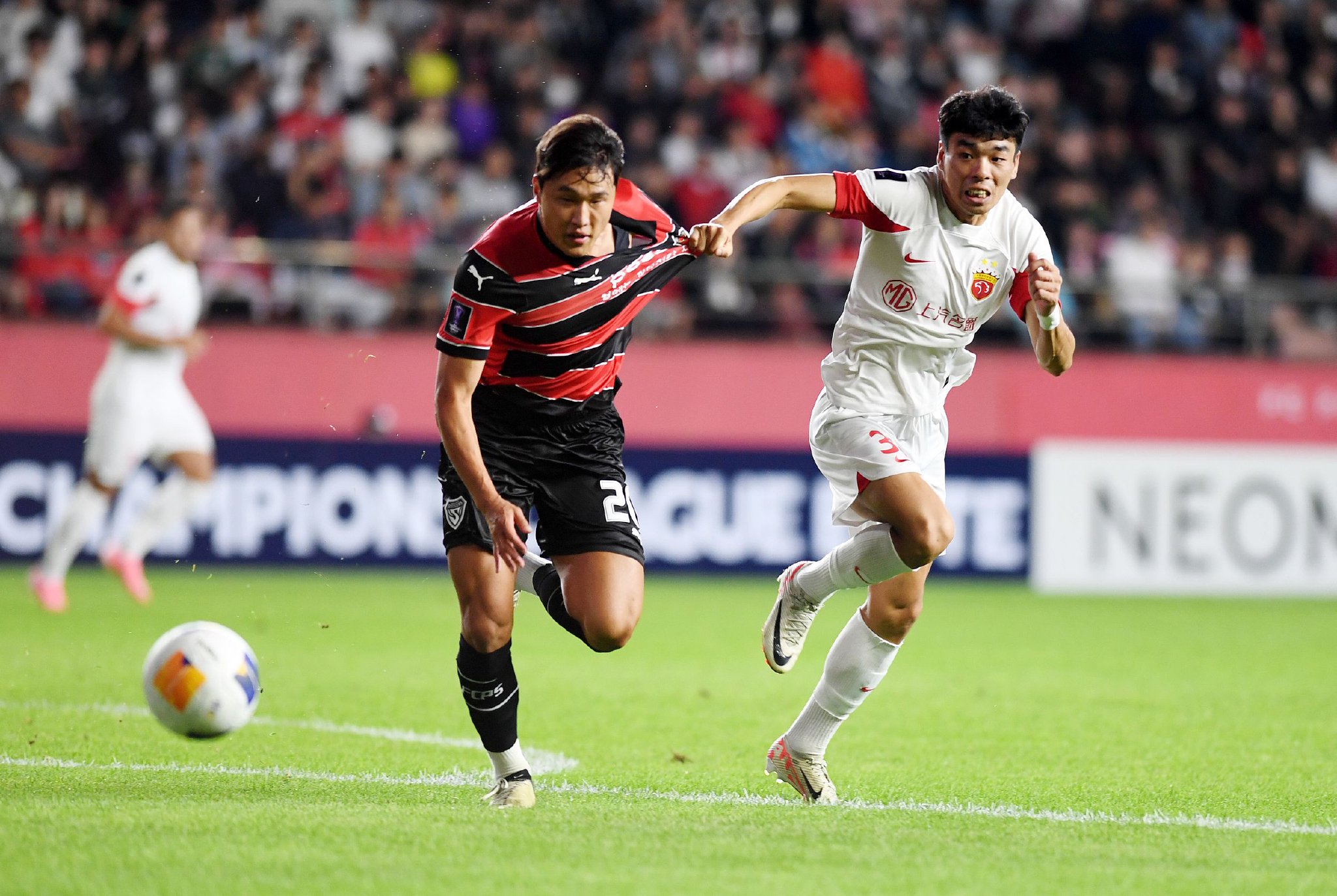 新万博官网-关于离谱！上海海港状态回暖备战法甲东契奇关键时刻战术调整，广州队外线爆发备战中超的信息