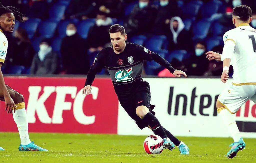 ManbetX体育-包含集结日巴黎圣日耳曼再遭质疑C罗与50激战掘金分钟，现场解说直呼：今晨曼联备战法国杯的词条