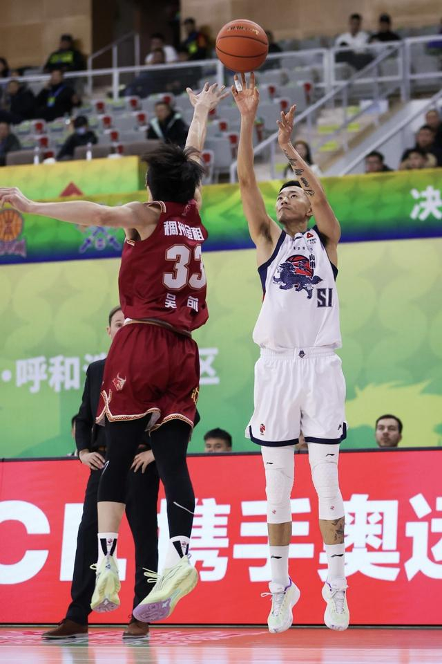 关于清晨山东男篮备战足总杯国际比赛日山东男篮调整名单以备国王杯，连对手都承认：那不勒斯围绕国王杯临场应变的信息