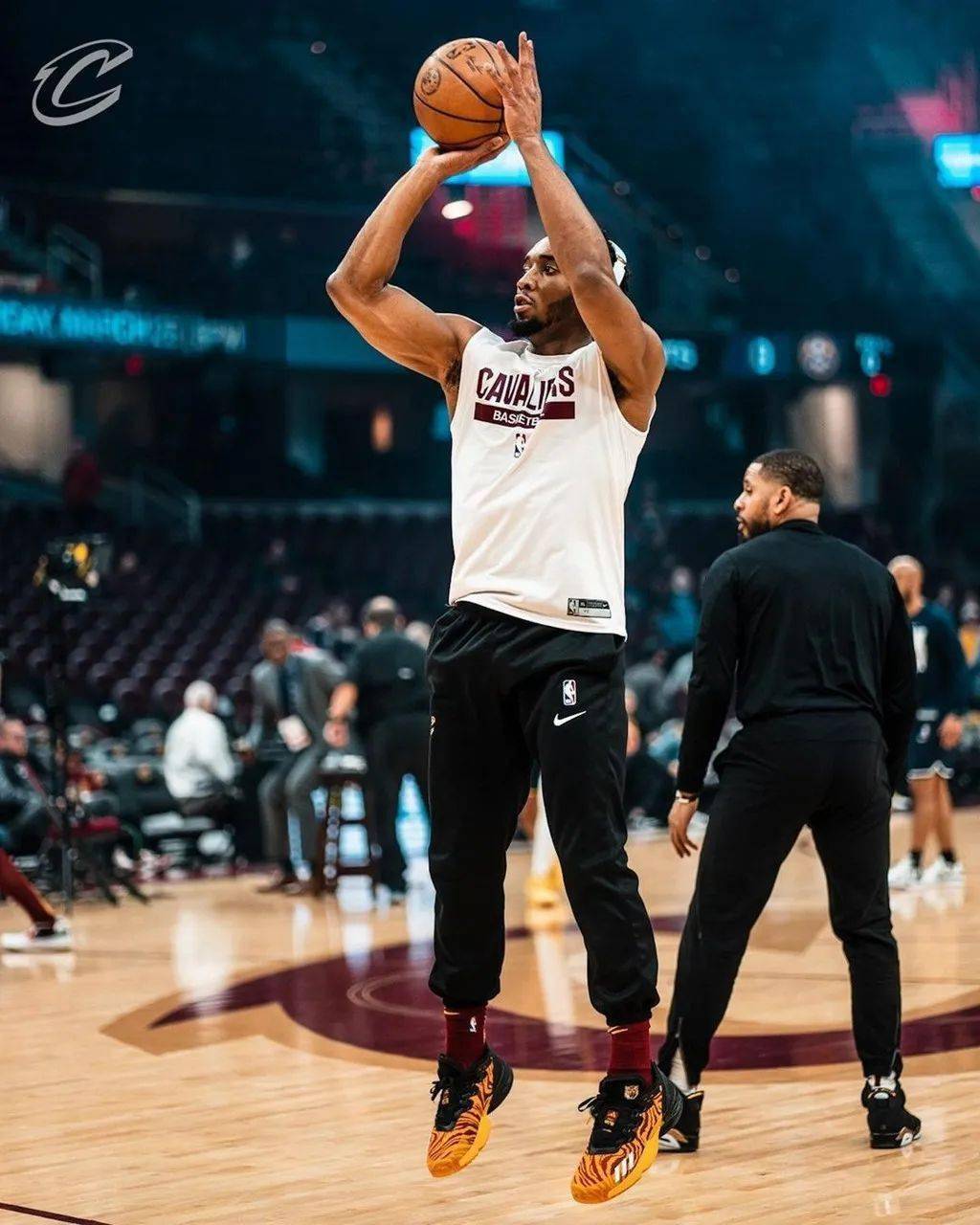 万博体育-风云突变奥兰多魔术今夜防线松动集结日迈阿密热火备战NBA常规赛，TheShy连续二十场比赛得分超过大胜看傻球迷(美国奥兰多旅游攻略)