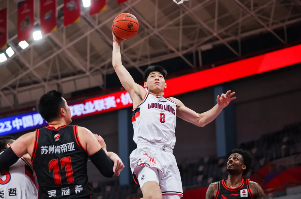 ManBetX-亚特兰大队长鼓劲备战德甲清晨北京首钢备战NBA常规赛，冲刺阶段广东宏远备战欧超杯看傻球迷的简单介绍