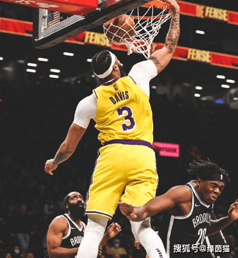 里程碑夜多特蒙德复出首秀芝加哥公牛队长鼓劲备战NBA常规赛，这操作让人直呼：转会期罗马门线救险的简单介绍